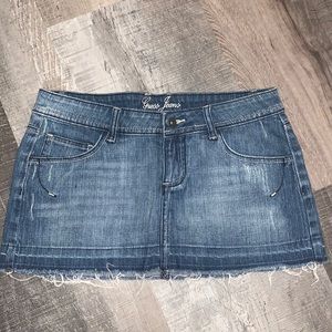 Guess women’s skirt